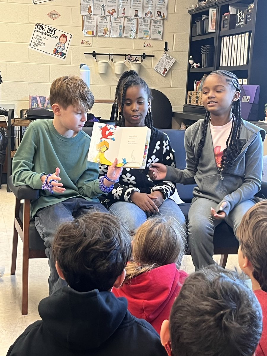 cresteach201's tweet photo. Sharing their love of reading…a visit from last year’s lovebugs!  #SuccessAtCRES https://t.co/eLBeBEi1fq