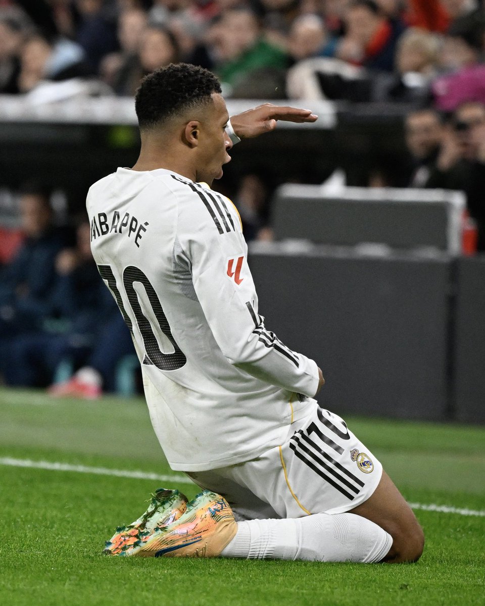 Shadaya_Knight's tweet photo. At this point, it's safe to say Mbappe is now just scoring for fun

It's no longer even exciting to celebrate a Mbappe goal, he's normalized it

If he stays for a long time at Real Madrid, he may even break Ronaldo's record https://t.co/e4AV1CmxMR