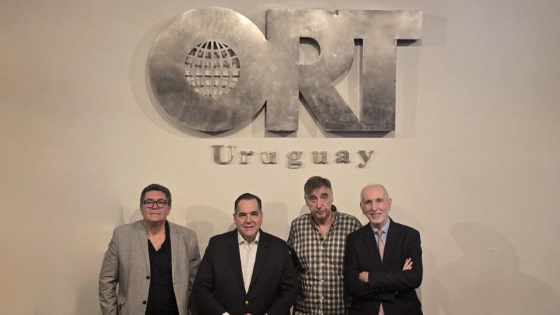 UniversidadORT's tweet photo. 📚 Una novela que ilumina el amor en tiempos de oscuridad

En la presentación de “Bendito Tú que traes la noche”, el rector Dr. Jorge @Grunberg destacó su fuerza emocional y la profundidad histórica que propone el autor Dr. Ricardo Mester.

🔗 https://t.co/pZXhuHmJDP https://t.co/QzRnA3WF4h