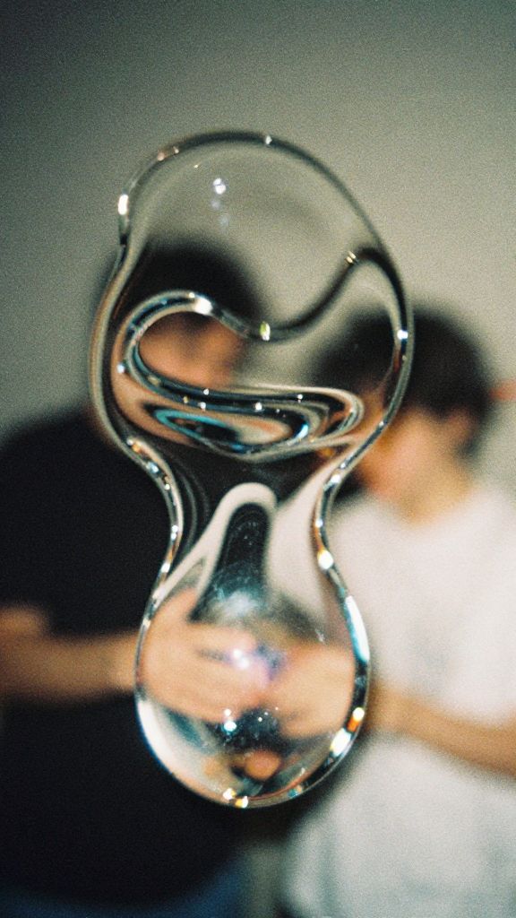 olexdsgn's tweet image. Hooked up a new cheap model with incredible quality. Works really well for amateur photography, abstractions. has vibes if you will.

It&apos;s also blazing fast: each gen is like 3-6 seconds.

#buildinpublic #designtools