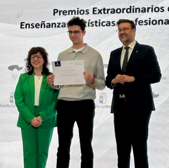 ¡Enhorabuena a Naia Corcuera, Premio Extraordinario de ESO! ¡Enhorabuena a Gael Martínez, Premio Extraordinario de Bachillerato!
¡Qué alegría! 💚 #soydelauni 💚 #sembrando 🌿🌱
<a href="/gobjccm/">Gobierno de Castilla-La Mancha</a>