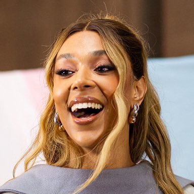 updatecharts's tweet image. Copacabana Palace adota sugestão de Érika Hilton e implementa escala 5x2 para cerca de 600 FUNCIONÁRIOS.