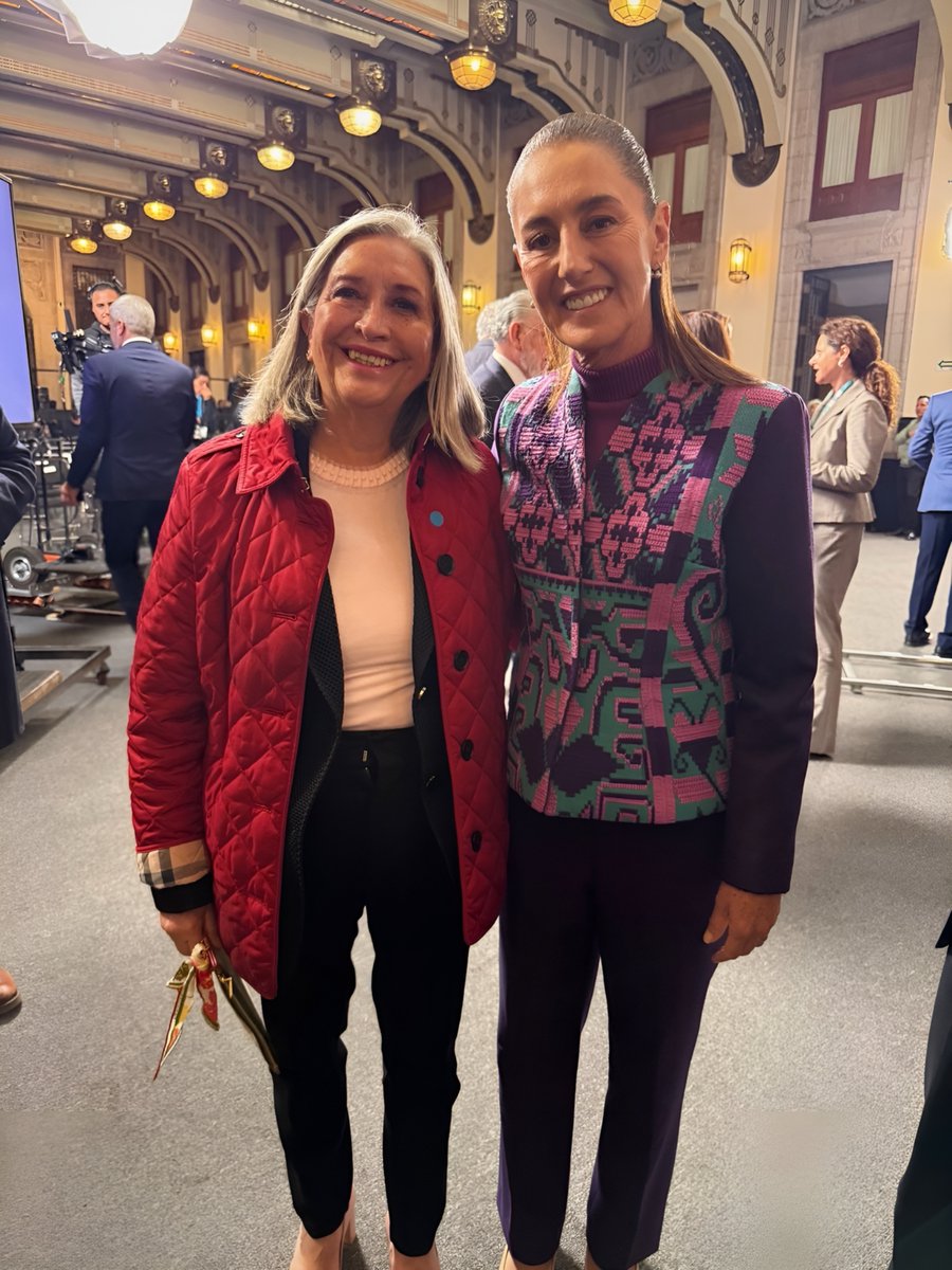Hoy nuestra Presidenta, Dra. <a href="/LourdesMedinaO/">Lourdes Medina</a>, acompañó a la Presidenta de México, Dra. <a href="/Claudiashein/">Claudia Sheinbaum Pardo</a>, en la Conferencia Matutina en Palacio Nacional. 🇲🇽

#LaFuerzaDeLaIndustria ⚙️