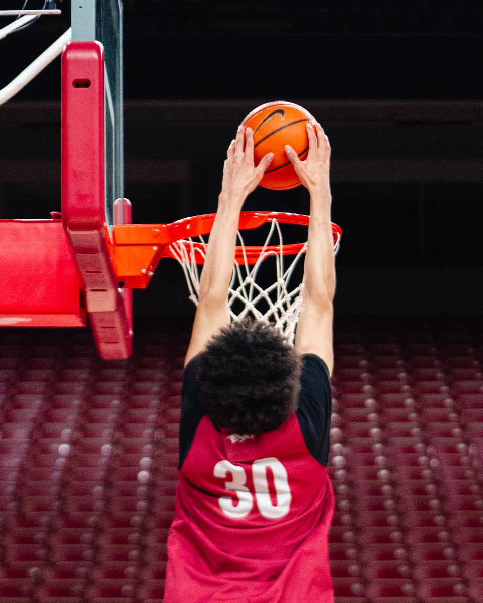 RazorbackMBB's tweet photo. Shots from the Palace https://t.co/WP4FfJ4ptH
