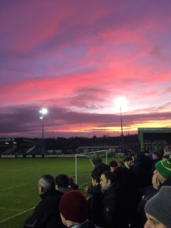 Cofiarmy's tweet image. Methu yr hen Oval!😔🔰

Miss the old Oval!😔🔰