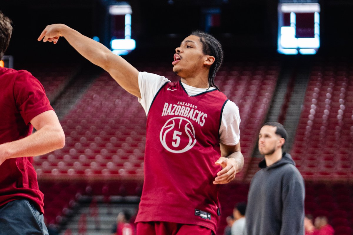 RazorbackMBB's tweet photo. Shots from the Palace https://t.co/WP4FfJ4ptH
