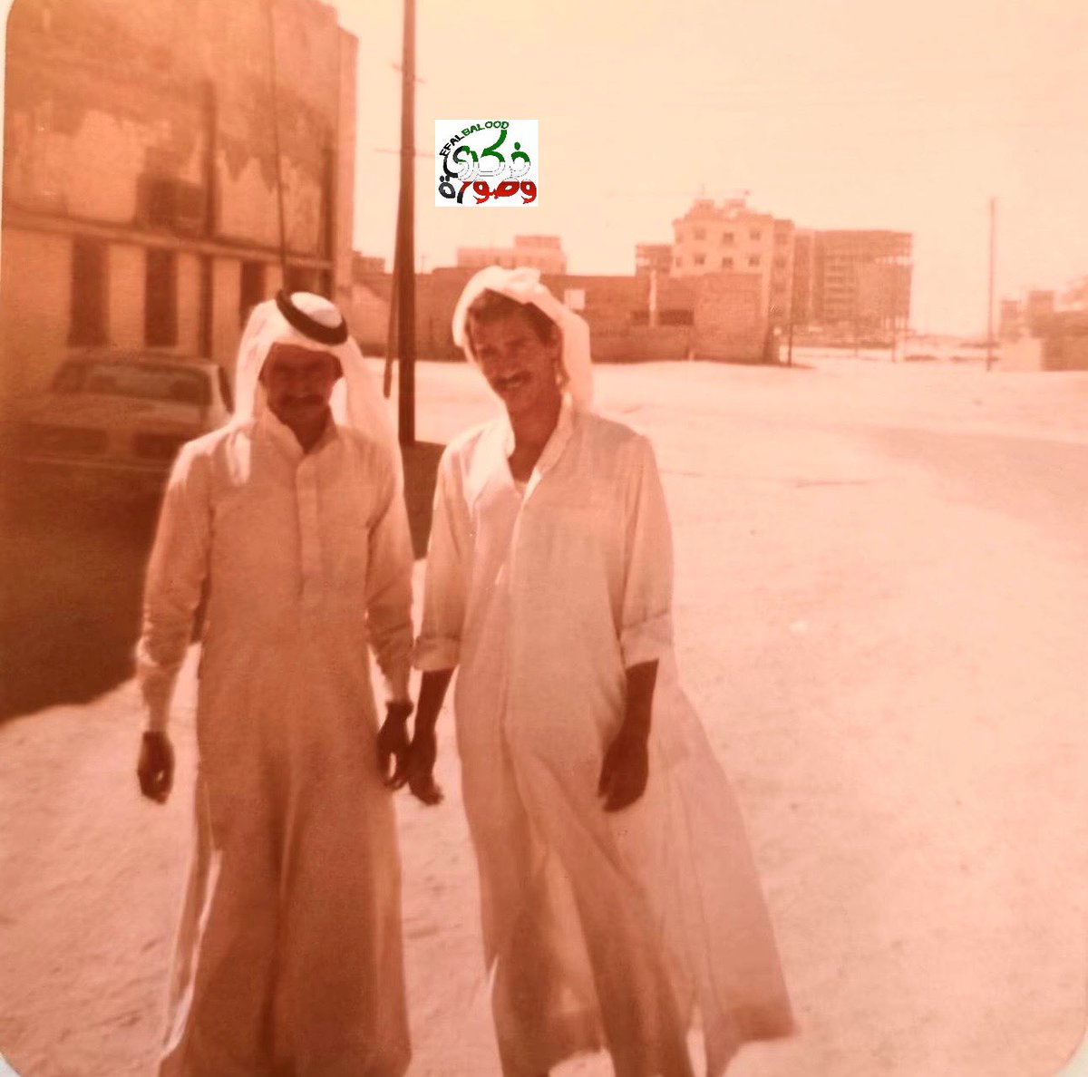 FFALBALOOD's tweet photo. من اليمين
خالد عبدالله العيفان
وغريب زيدان الرشيدي
الدوغه بداية السبعينات
والمنزل اللي عنده السياره منزل عبدالله العيفان الله يرحمه
#الرشيدي_العيفان_الفروانيه
#الدوغه_ذكرى_وصوره https://t.co/T1Re83NHIn