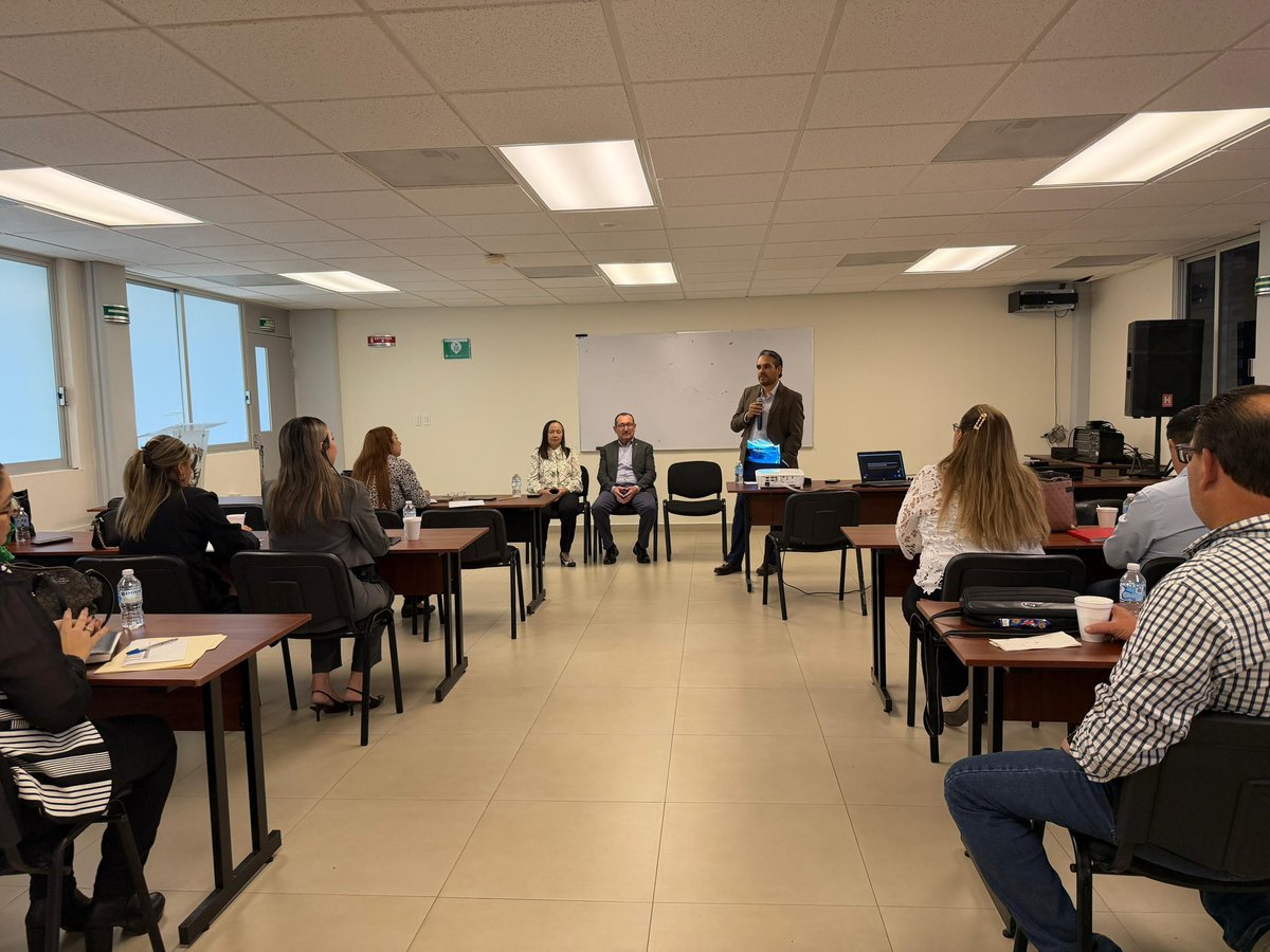 sergiomarioa's tweet photo. Hoy desde Guamúchil, con nuestras directoras y cuerpos académicos avanzamos en la agenda de robustecer la oferta educativa. Instrucción del Dr. Jesús Madueña: transformar @uasoficialmx para una oferta innovadora y pertinente. 🎓🚀 https://t.co/sHixoXlHpj