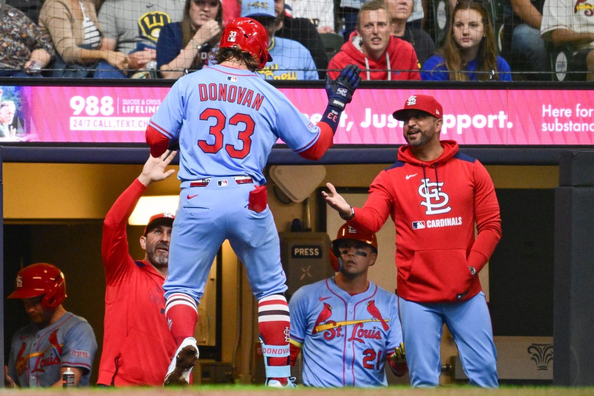 InglesKirby's tweet image. One BP photo between Donovan and Pasquantino showed the truth. The Royals are close. They have a core. They have a window. Now they need a hitter who raises the standard. Donovan is that guy.

Breakdown here:
buff.ly/6h1RL2O

#Royals #MLB #KC #KansasCityRoyals…