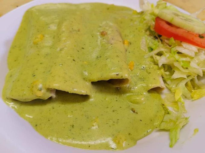 Hoy miércoles damos un giro en nuestro menú, al ir de lo mexicano con unas albóndigas en chipotle con espagueti, y volvemos a México con nuestras enchiladas poblanas. También los consagrados de siempre el cocido, el pollo en mole, el caldo de pollo y qué me dicen de nuestro