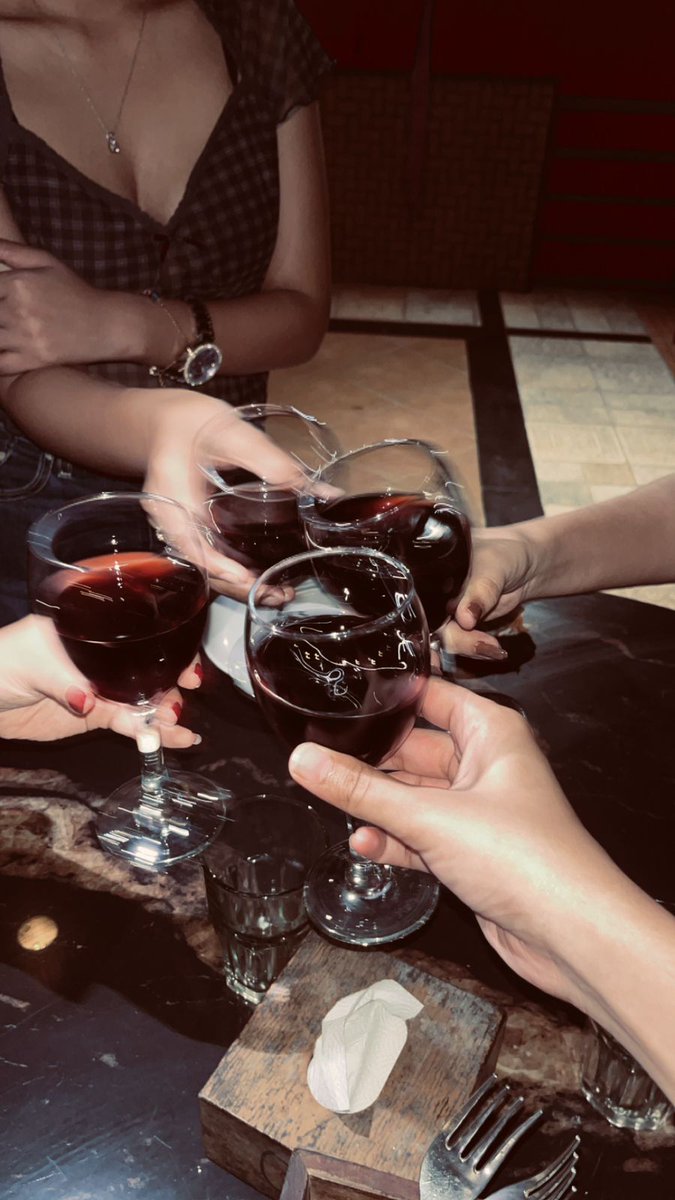 MasalaSam05's tweet photo. to surviving another semester!! 🥂
just one more to go!! ✨
#nlu #olt https://t.co/uIae50OuJI