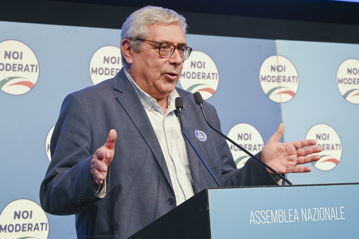Corruzione in Sicilia, il gip dispone i domiciliari per l'ex Presidente  della Regione Cuffaro: respinta la richiesta di arresto per Romano