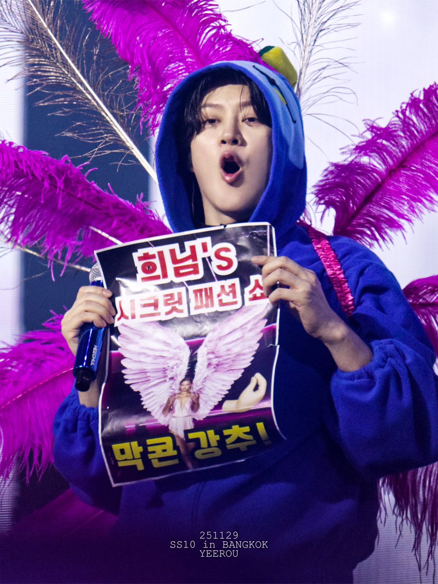 sakura02413's tweet photo. 251129 SS10 in BANGKOK D1

희님’s 공작 패션 쇼 🦚🕺

#SUPERJUNIOR #슈퍼주니어 #SUPERSHOW10
#HEECHUL  #희철 https://t.co/9ux100jZHA