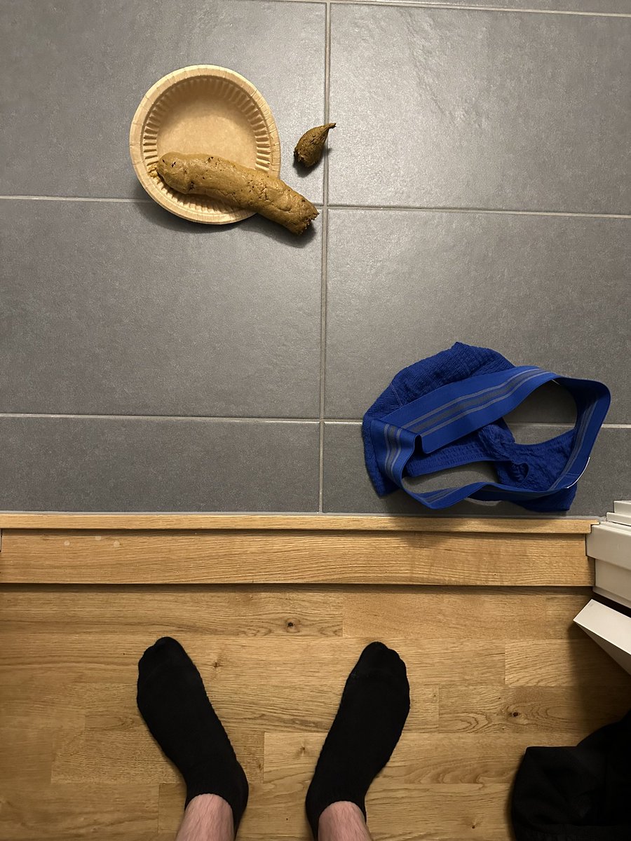 nordictoilet's tweet photo. One of my biggest turds so far. Four days saving 🥵😈🐷 https://t.co/76JiEhY50j