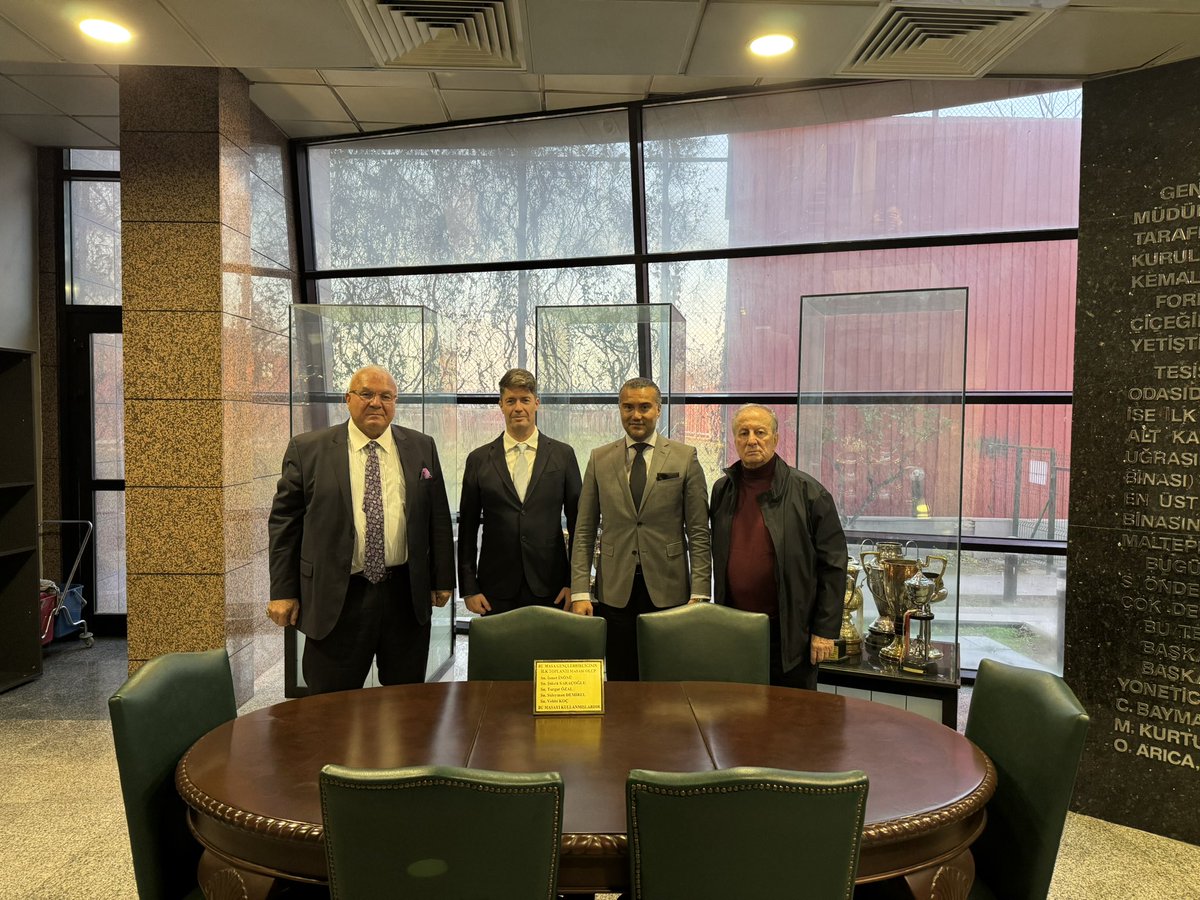 Geçtiğimiz ay Ankara Gençlerbirliği Futbol Kulübü'nü Sn. Torben Albrecht ile ziyaret ettik, hem eski dostların buluşması, hemde önemli fikir alışverişleriyle çok verimli bir görüşme gerçekleştirdik. Sıcak ağırlaması için Divan Kurulu Başkanı değerli iş insanı Sn. Cemal Baymaz'a