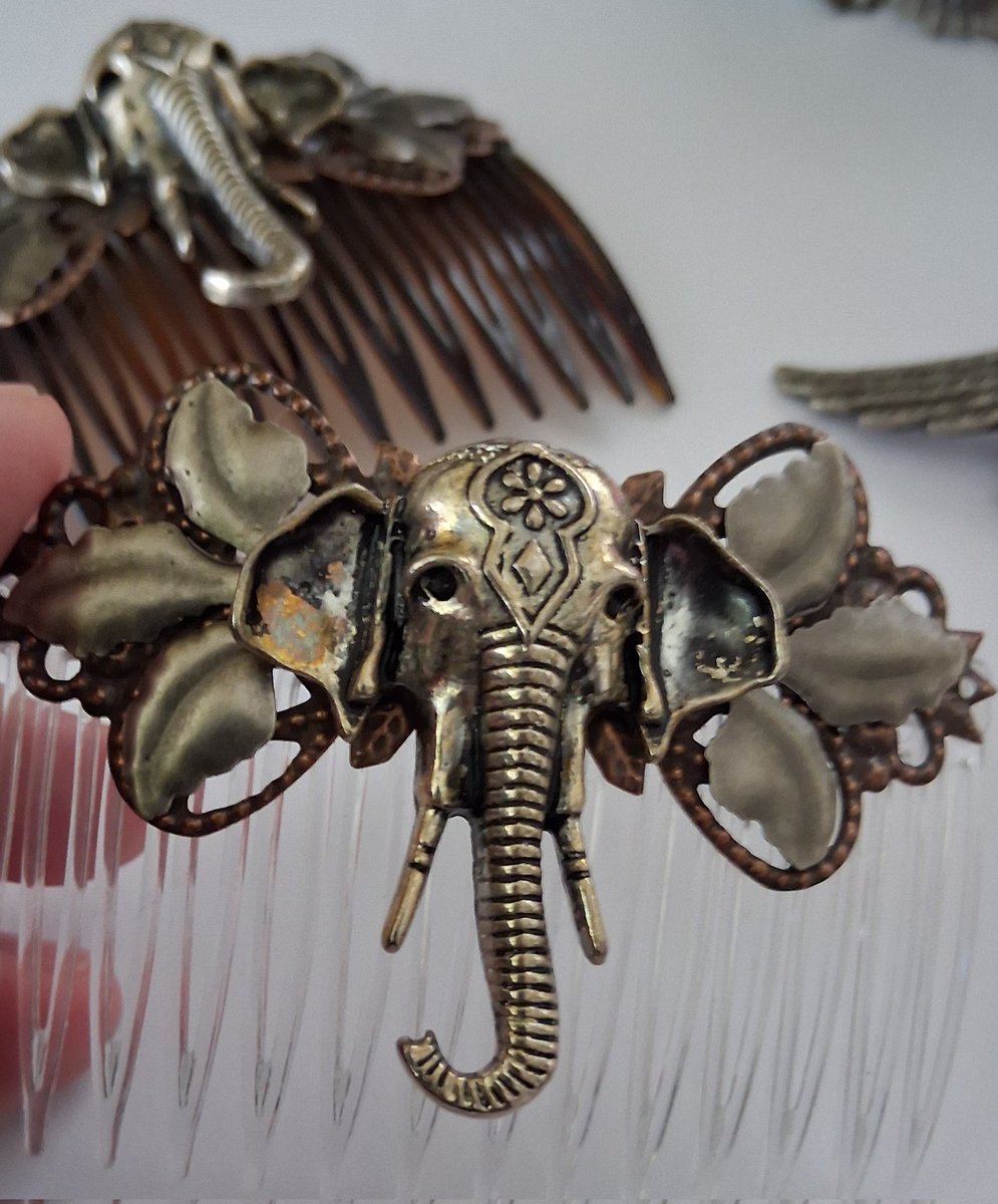 SpoonieStella's tweet image. Little man didn't get much sleep so I'm letting him relax today. I figure I better take advantage, go through my jewelry. These are made by me, I collect things I think are cool and connect it together to be displayed on you. I make, jewelry, hair &amp;amp; boot  accessories.