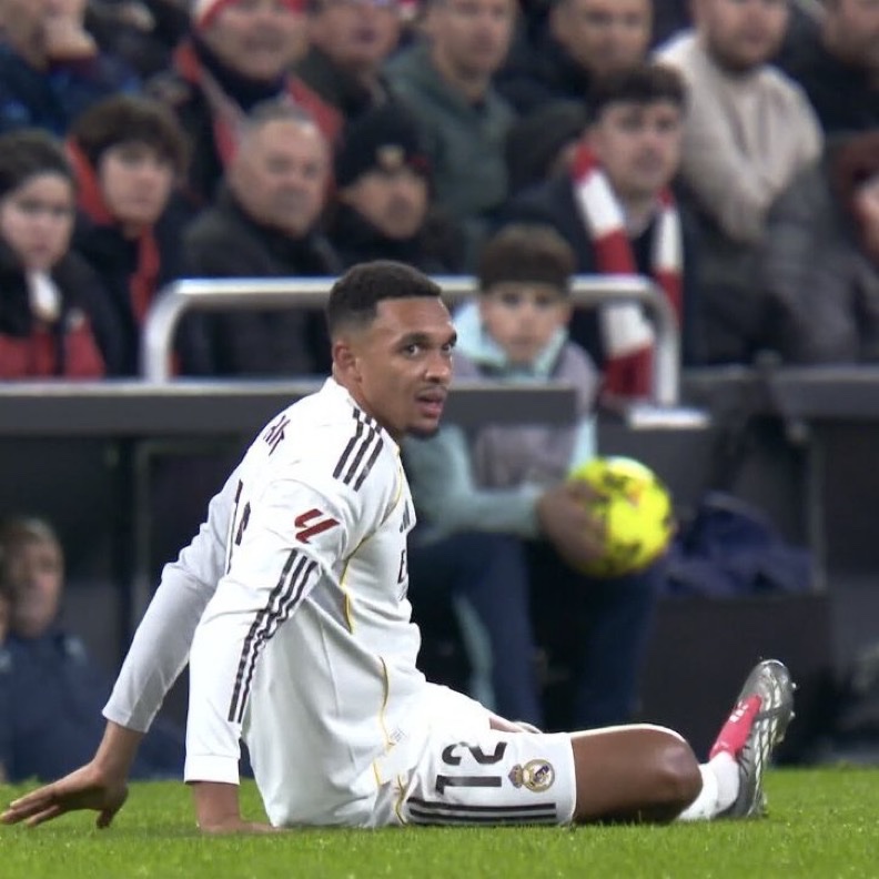 MadridUniversal's tweet image. 🚨 CONFIRMED: Trent is injured just when he started to shine in a Real Madrid shirt.

— @marca