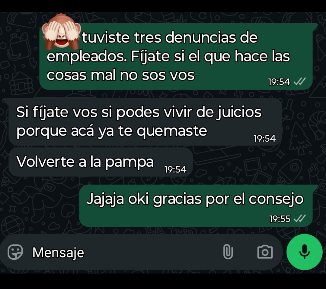 Sool335's tweet photo. La amenaza de mí ex jefe  cuando le hice reclamo laboral después de hacer todo lo posible para que renuncie y reducir la jornada laboral a tres horas semanales.. y así va, mandando a sus amigos a decir que "la gorda culiada" le hizo juicio por los demás comercios. 🙄 https://t.co/7ovvwvfnFH