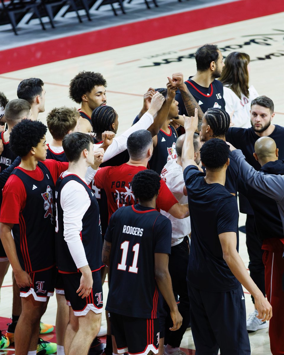 LouisvilleMBB's tweet image. In enemy territory 

#GoCards