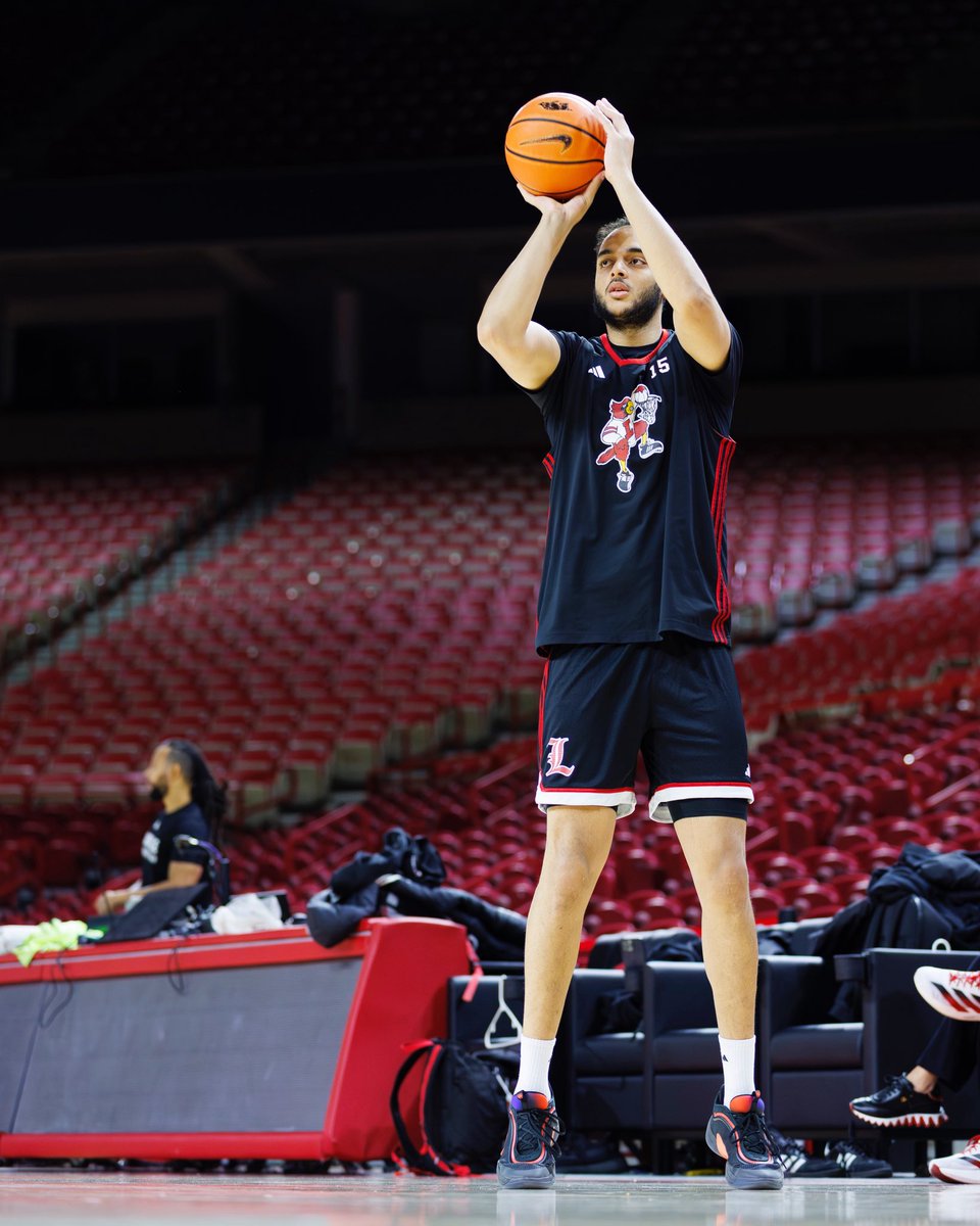 LouisvilleMBB's tweet image. In enemy territory 

#GoCards