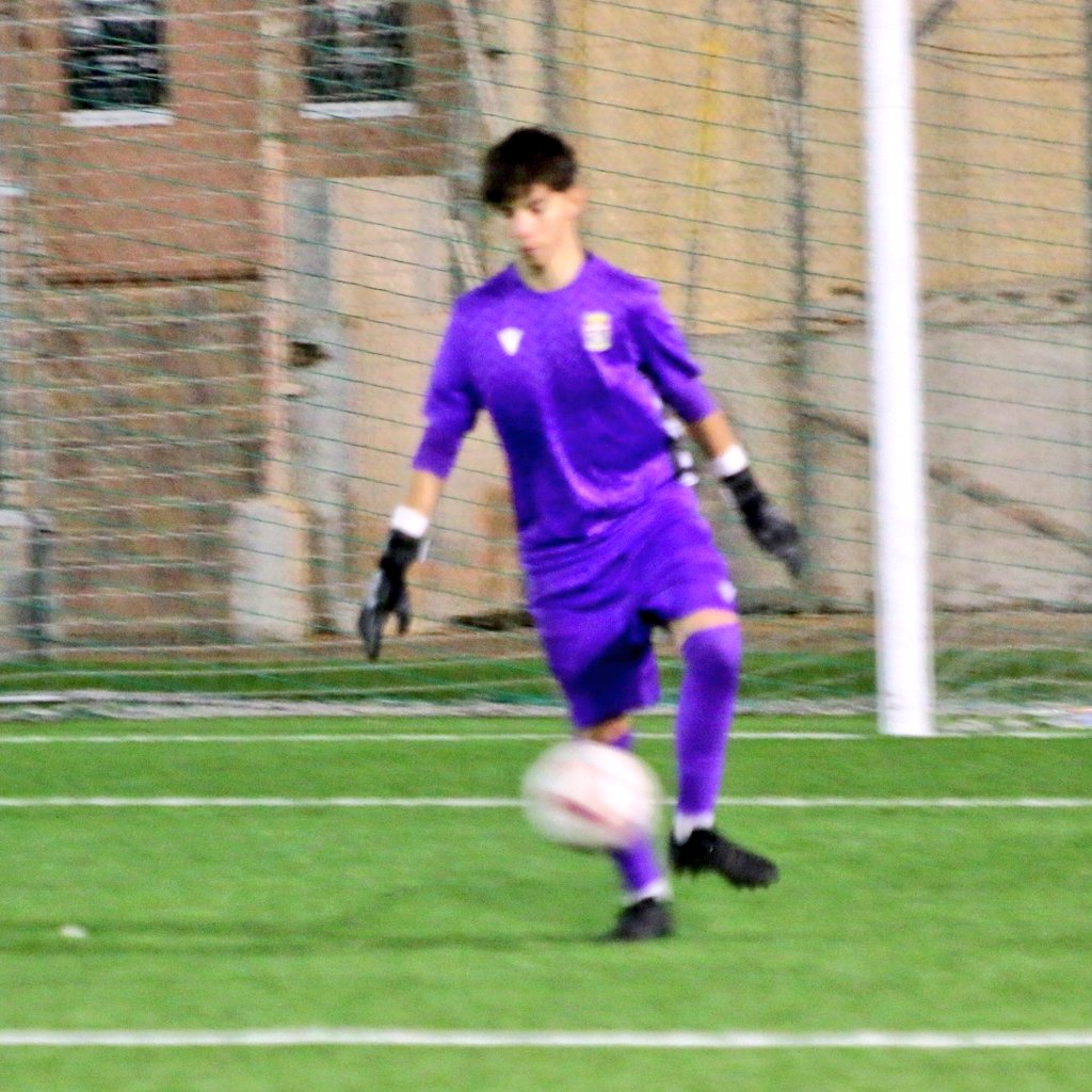 JUVENIL A | 4-2

Se adelantó el <a href="/raneroficial/">RaneroCF</a> al poco de iniciar el partido. Antes del descanso marcaron Forné, Sanmartín y Chechi. En la segunda parte llegó el gol definitivo de Fulo.

🤍🖤¡El líder vuelve a la senda de la victoria!

#CanteraAlbinegra