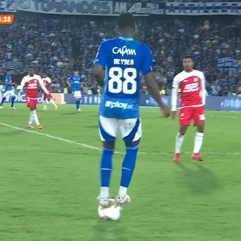 ALEXTAPI's tweet photo. @macfunes @Cruzeiro @ggaleixo Esse jogador que o Cruzeiro da Colômbia contratou não é profissional. Ele abandonou o melhor e maior time da história colombiana, recusando-se a voltar a treinar. Criaram um grande problema com esse jogador cuja maior contribuição para o Millonarios era ficar com a bola nos pés. https://t.co/ZHdHV0tKl1