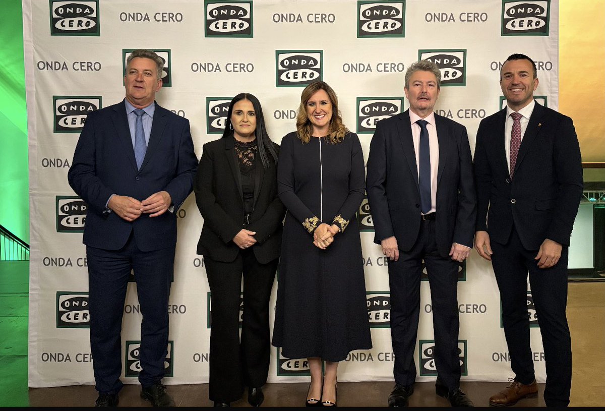 Felicidades al equipo de <a href="/OCRValencia/">Onda Cero Valencia</a>, que esta noche celebra su 35 aniversario en la gala de #PremiosOCRValencia25.

Enhorabuena a Isabel Sanchís, <a href="/CocaCola_es/">Coca-Cola España</a>, <a href="/ObservatoriUV/">L'Observatori</a>, <a href="/ParisValencia_/">Librerías París-Valencia</a>, <a href="/CircuitValencia/">Circuit Ricardo Tormo</a>, <a href="/aimplas/">AIMPLAS</a> y a la Fundación Oceanogràfic - Arca del Mar.

También