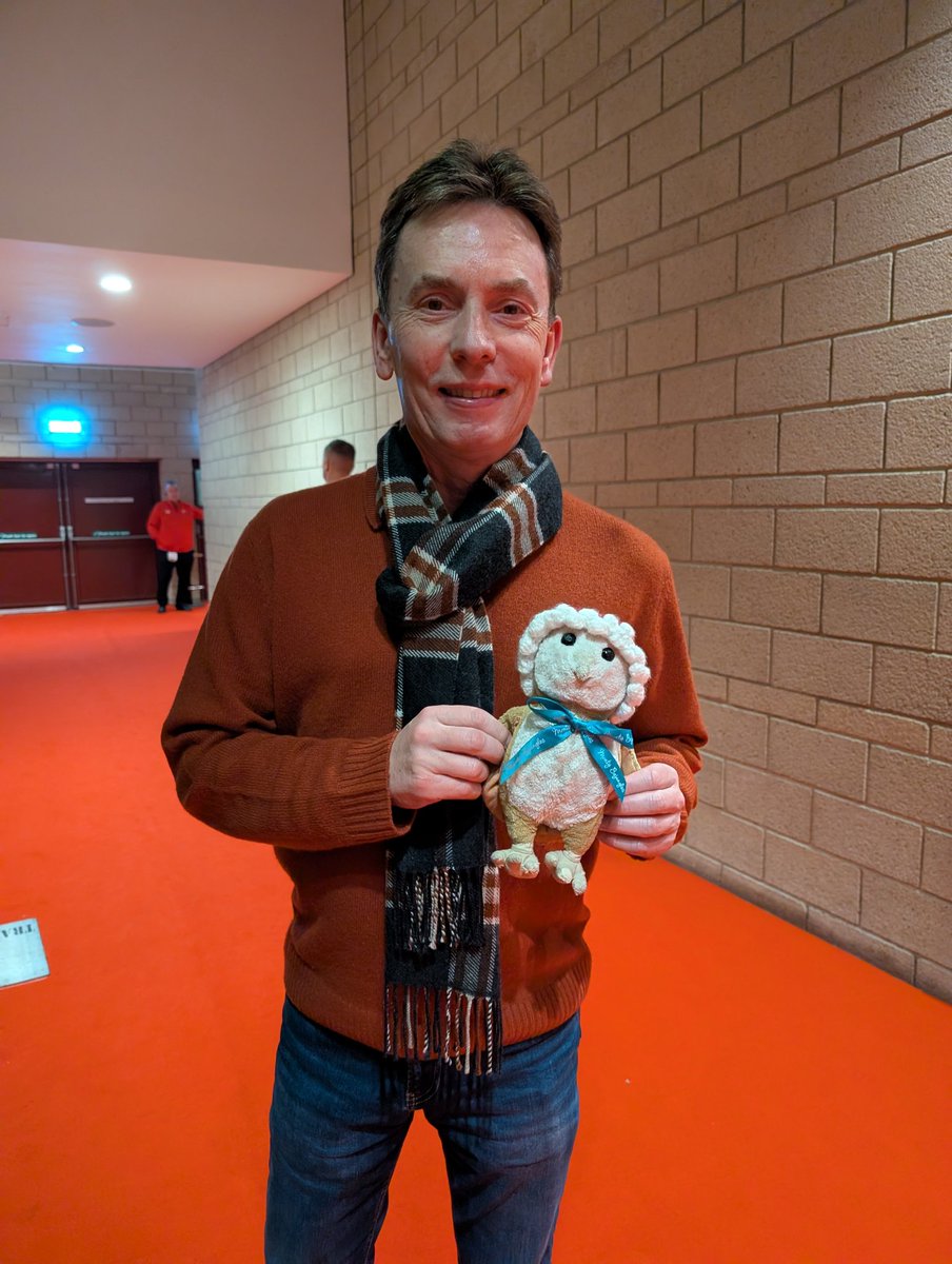 SnookerLoopyOwl's tweet photo. A huge thank you to my favourite snooker legend of all-time, since the day I first watched the sport 26 years ago - "The Darlin' of Dublin" @kendoherty1997 ๐ฎ๐ช๐ฑ
Sheffield the Owl also sends his gratitude. ๐๐ฆ
#Snooker #BBCSnooker #UKChampionship #CraftyKen #sportinghero #York https://t.co/0LD0csgAJa