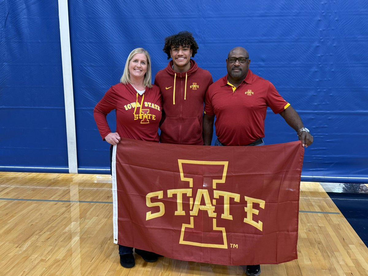 lnsathletics's tweet image. Congratulations to our D1 College Athletes!  Claire Hellbusch (Auburn), Tyrell Chatman (Iowa State), and Ani Leu (UNO)!  We are proud of you! 🐊
