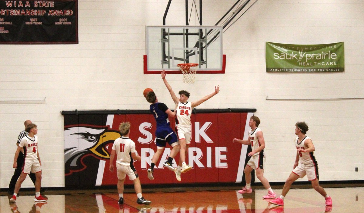 NileMcNair's tweet photo. Sauk Prairie defeated Lodi 77-50 in the Battle for the Paddle Tuesday night

@SaukHoops top scorers:
@Boden_Breunig24 23 points (game-high)
@Andres26Otis 12 points
Lincoln Ganser 11 points

Lodi’s top scorers:
Theo Traeder 15 points
@BennettNyquist 14 points
@kkurt_7 11 points https://t.co/pESwPJwOgQ