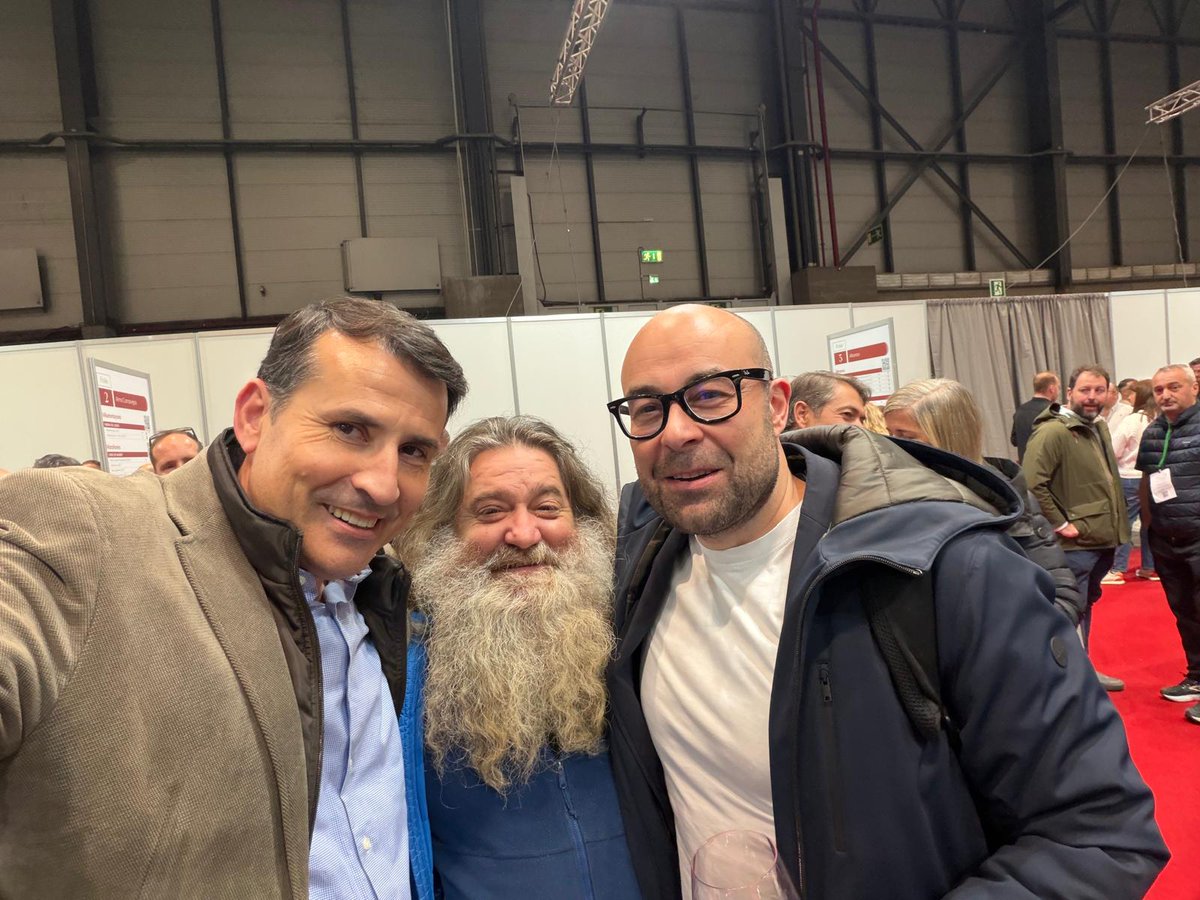 Hemos celebrado el 25 aniversario del Salón de los Mejores vinos de #España, <a href="/guiapenin/">Guía Peñín</a>, en <a href="/IFEMA/">IFEMA MADRID</a> en #Madrid 👏🏼👏🏼
   Allí he estado con los vinos de <a href="/HispanoSuizas/">Bodegas Hispano Suizas</a> y saludando a buenos amigos como Raúl Pérez y Pablo Franco