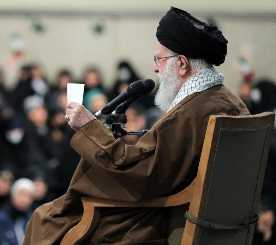 🇮🇷قائد الجمهورية الإسلامية

المرأة المسلمة التي تلتزم بالزي الإسلامي تستطيع أن تتحرك وتلعب دورًا أكبر من غيرها في جميع المجالات:)❤️