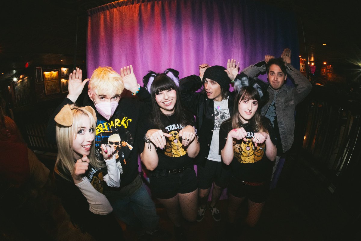 British_April's tweet image. My first time meeting Parx vs my most recent🖤