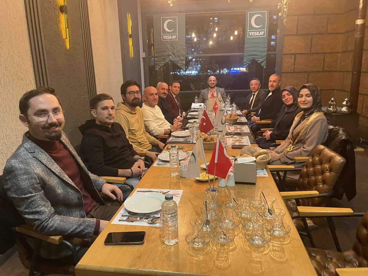 Rize Yeşilay İl Başkanlığı olarak yönetim kurulumuz ile birlikte formatör hocalarımızla bir araya gelerek verimli bir istişare toplantısı gerçekleştirdik. Toplantıda 2025 yılı faaliyet planımız üzerine kapsamlı değerlendirmelerde bulunuldu.