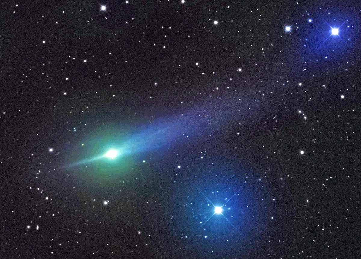 3I/ATLAS on December 1, 2025 by Sebastian Voltmer.
Green anti-tail, flowing against the solar wind.
Blue opposite tail, flowing with the solar wind.
HOW TO EXPLAIN? The green color is due to nickel ions. 
No natural comet in all of modern history has ever looked like this.