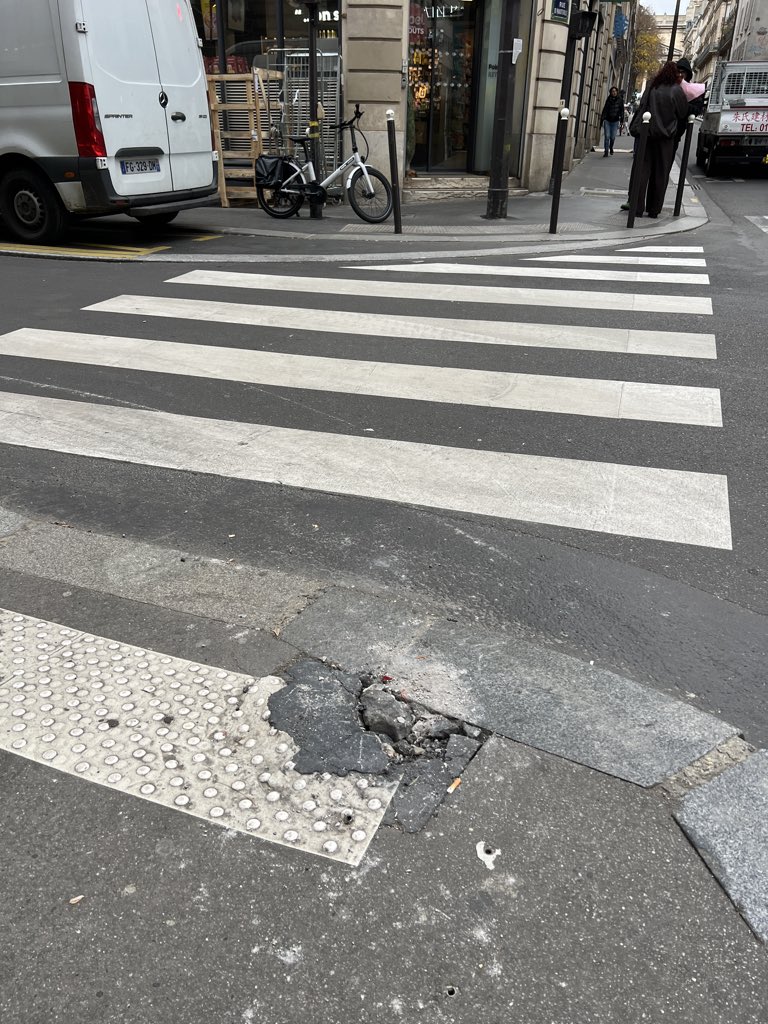 River1Paradis's tweet image. Giration, niveau #Experts

Heureusement que les rues de Paradis et Martel ont récemment été réaménagées par @Pauline_Joubert et @ACORDEBARD 

#Paris10 #OnContinue ⁉️