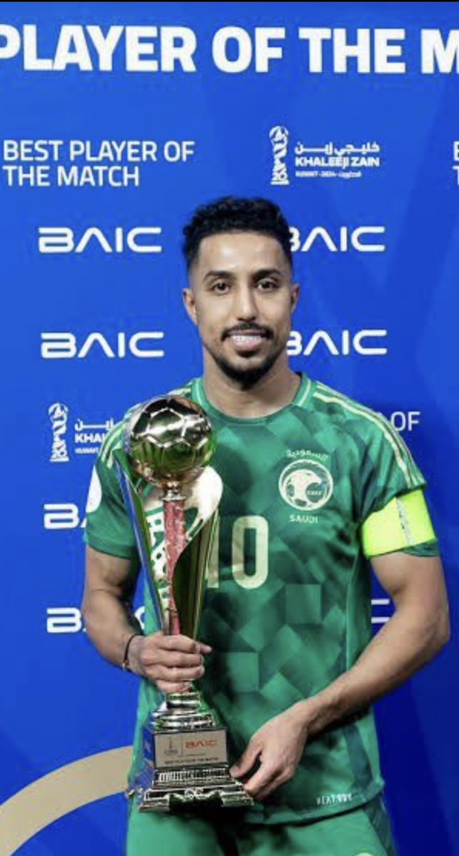 اكثر لاعب سعودي يحصل على جوائز فردية مع المنتخب والنادي ..
انه الأسطورة الأولى والأعظم في الملاعب السعودية💚💙