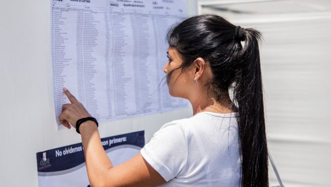 ReniecPeru's tweet photo. Conoce el rol que cumple el #Reniec en las Elecciones Regionales y Municipales 2026, la fecha de cierre del padrón electoral y los principales hitos del proceso.

Más información: https://t.co/tz7TQf5Kt8 https://t.co/6feCXHgEIv