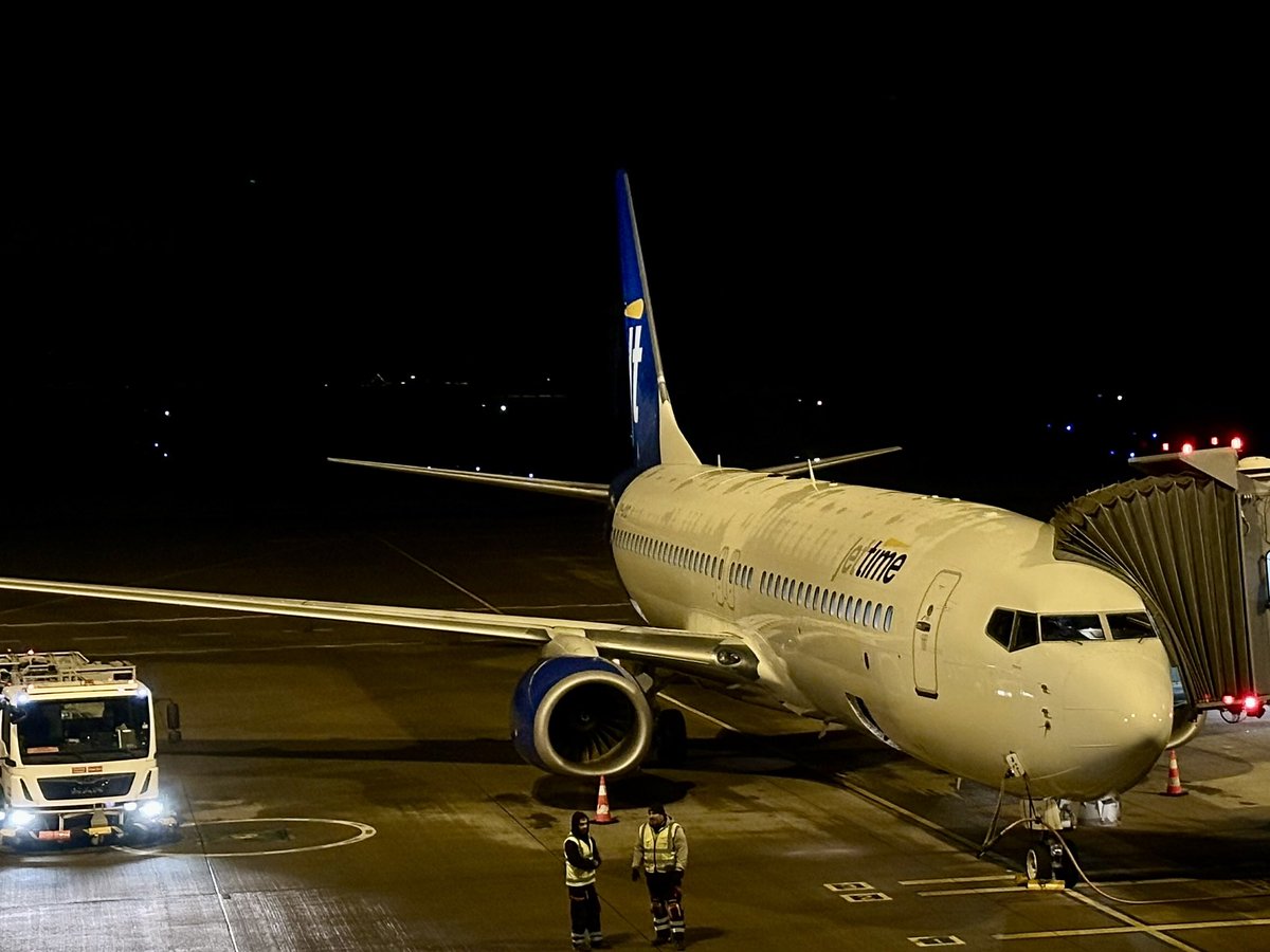 TodaysFlight's tweet photo. Big time on Jettime. Excellent cabin crew on #AY1436 from #BER to #HEL. Pre ordered meal: scandinavian meatballs.
#B738 #avgeek #planefood #Finnair https://t.co/o3PNl7ykeG