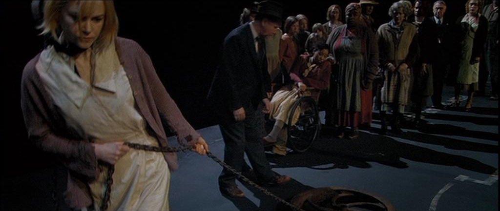 Dogville'in psikanalitik yorumunu tek cümleyle özetlemek gerekse şunu yazardım herhalde:

Iyi nesne tahammül edilmesi en zor nesnedir; haset, agresyon ve suçluluk duygusu ile kirletme arzusu doğurur.