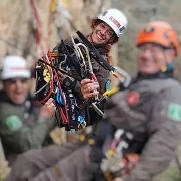 Os compartimos la carta de agradecimiento que ha escrito la familia de la compañera Cristina Gallardo, #AgenteMedioambiental del Grupo de Intervención en Altura (GIA) de la <a href="/generalitat/">Generalitat</a>, fallecida en acto de servicio.

Que la tierra le sea leve.

facebook.com/share/p/1PZPww…