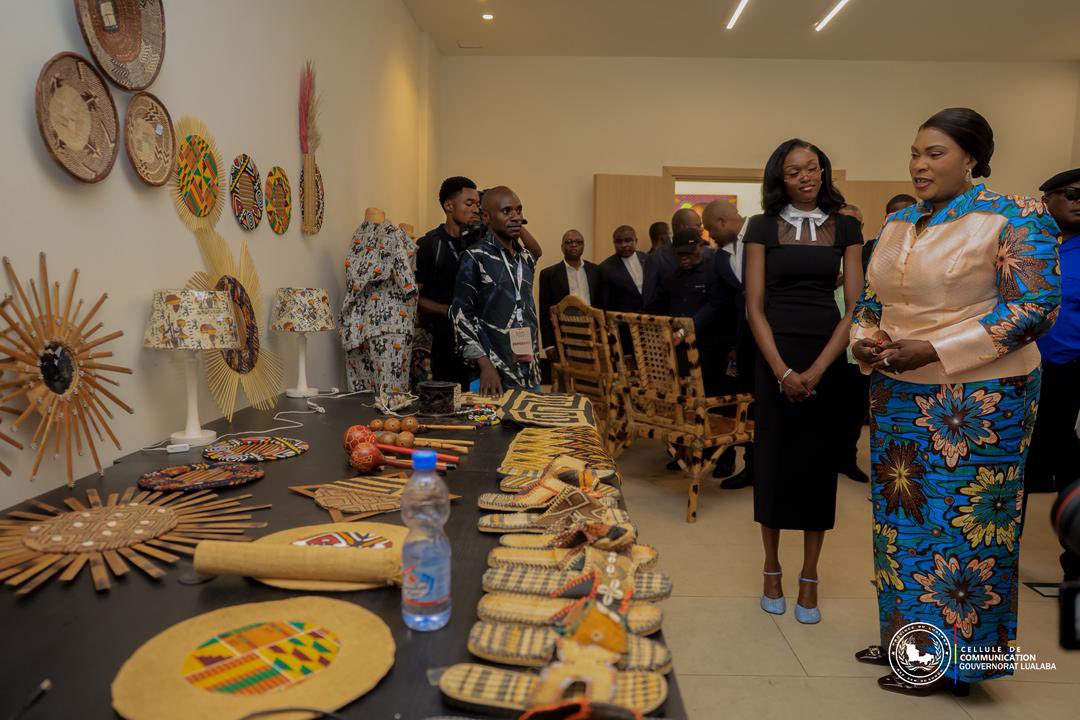 FifiMasukaSaini's tweet photo. 🇨🇩 Pendant quatre jours, #Kolwezi s’est imposée comme capitale congolaise de la mode. ✨ 
La Kolwezi Fashion Week a rassemblé créateurs, stylistes, modélistes et artistes autour d’un rendez-vous exceptionnel où la culture s’est exprimée sous toutes ses formes. https://t.co/PrHsWm1W6H