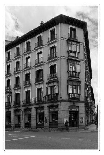 photos_dsmith's tweet image. #apartments in #Madrid have a #unique #architecture and are a #fascinating sight to any #visitor to the #city. Shot in #blackandwhite using @NikonEurope at the moment a man was reading a #menu for a #localbusiness #restaurant #blackandwhitephotography #photography #photographer