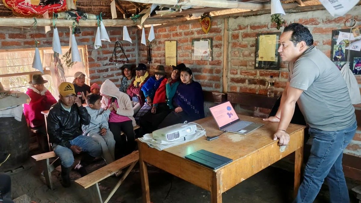 Allerena_ec's tweet photo. 📍 Chimborazo | En Guamote, desarrollamos los módulos de incendios forestales y bioles dentro de la Escuela de Campo Forestal.
También realizamos la práctica de establecimiento de un vivero y el llenado de fundas como parte del módulo de viveros.

#ElNuevoEcuadorImpulsa https://t.co/UC651fggOy