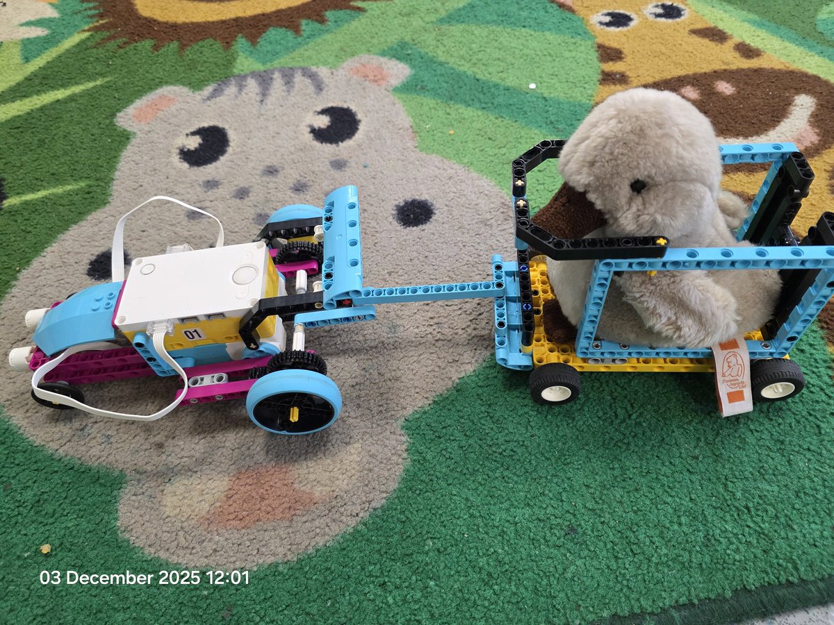 TsuiAllen's tweet image. These #CodingSuccess2025 Lego Spike Prime #GearUpGearDown buggies based on build instructions from @raisingrobots are @SwailesRuth capable of covering the toughest terrain in any school... post lunch Reception Technology Time...