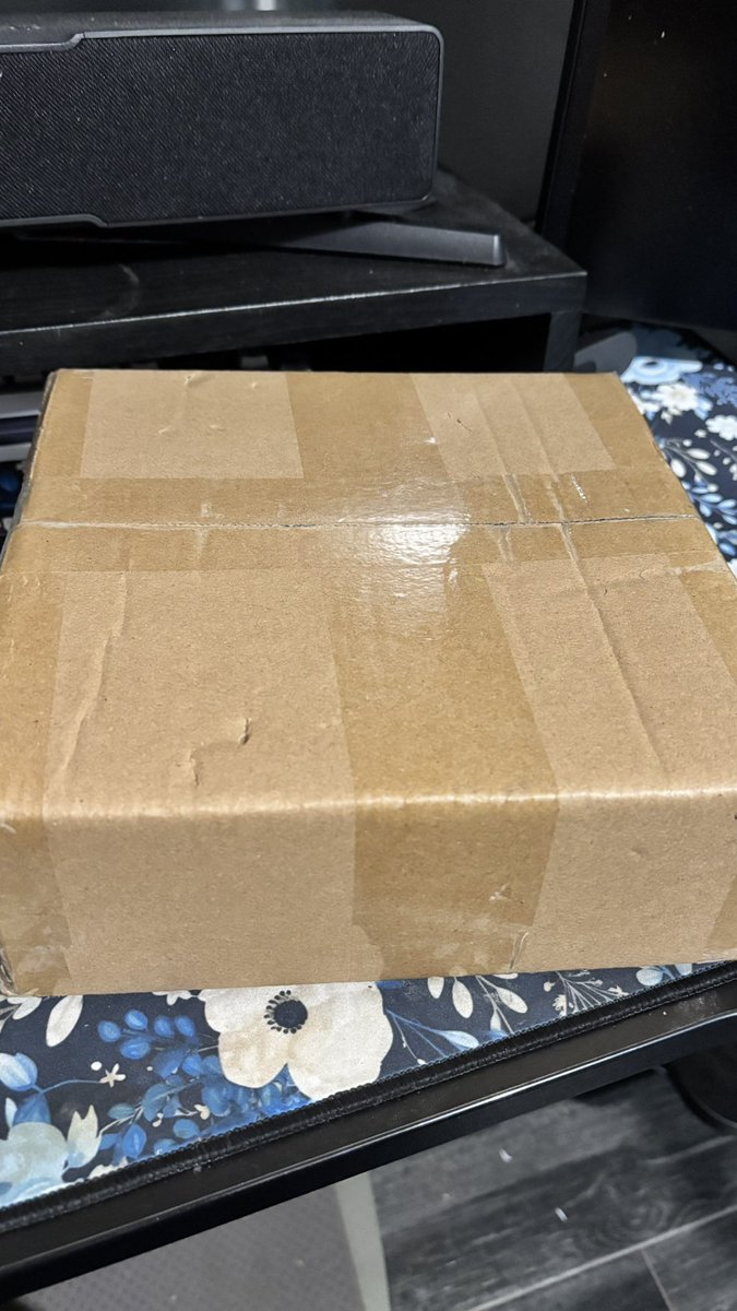 XL knife keychains have arrived!! Perhaps I’ll make an unboxing video 🤔