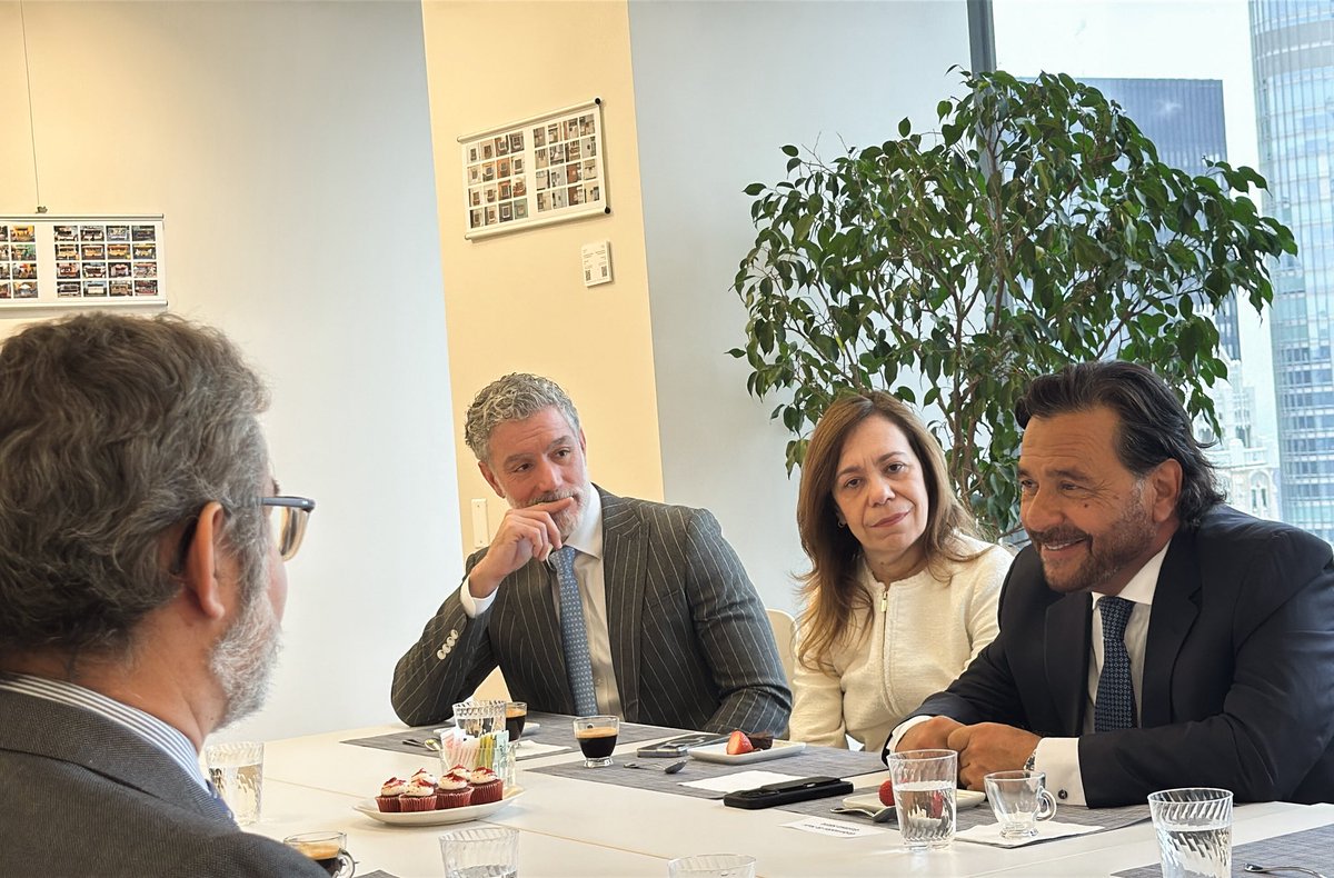 Estados Unidos | Salta como un destino estratégico de inversiones y desarrollo.

Participé de un encuentro en el Consulado General de Argentina en Chicago, junto a diplomáticos, funcionarios y referentes del sector privado estadounidense.

Presenté las condiciones de estabilidad,