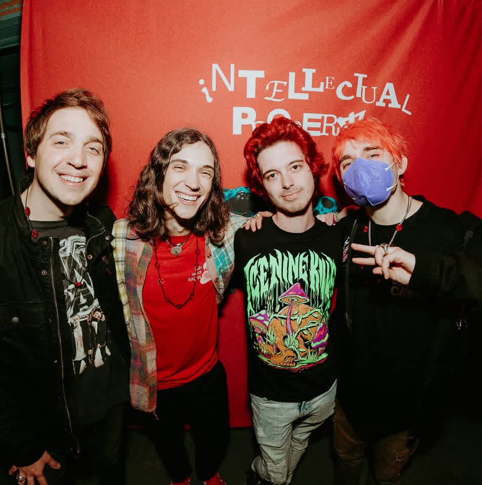 PROPERTYofFAFF's tweet image. First time meeting Parx vs my most recent 💚