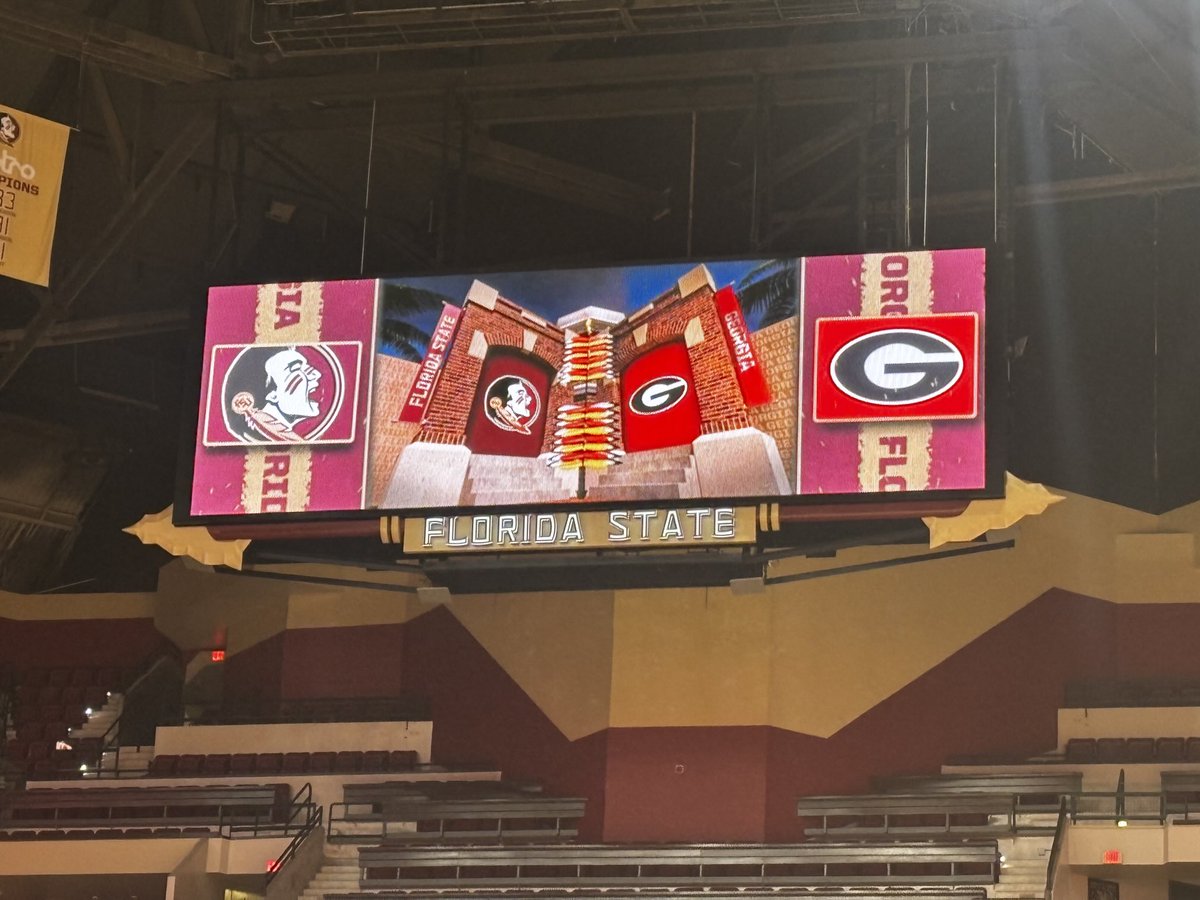 jeffdantzlertv's tweet photo. Tipoff 5:00. 4:45 airtime. ⁦@traylittlefield⁩  ⁦@UGA_WBB⁩ https://t.co/tJNGtZpcl8
