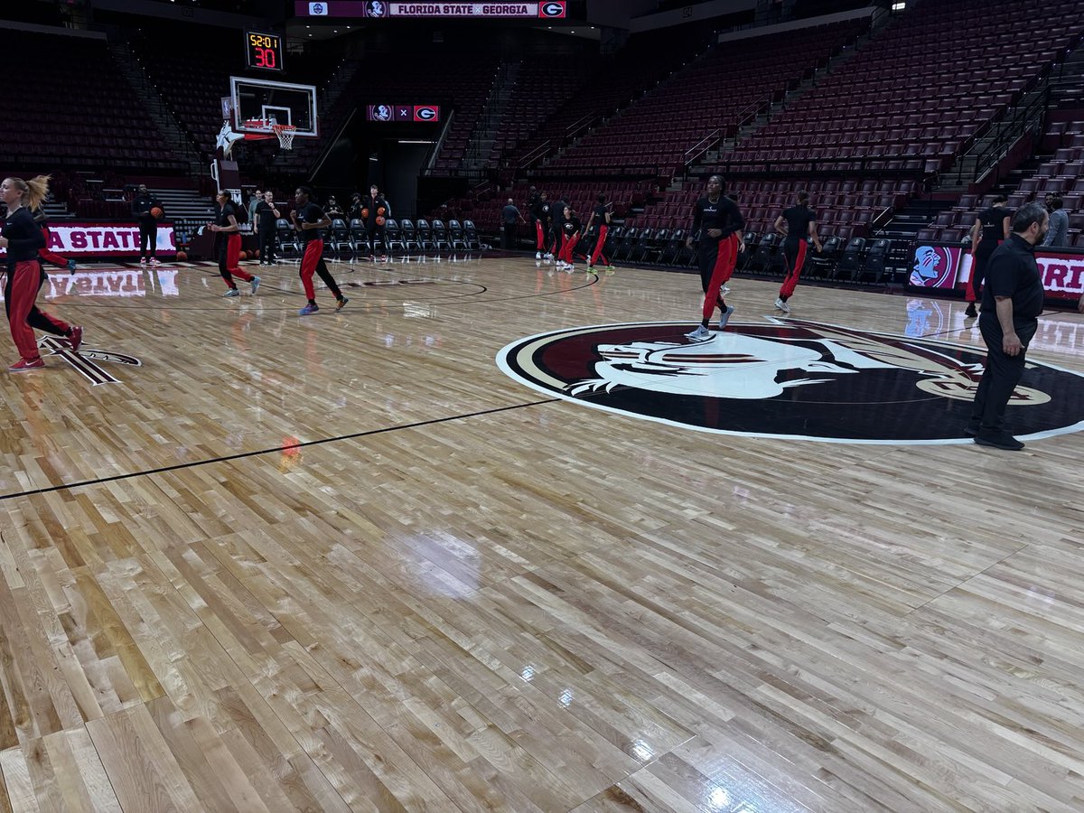 jeffdantzlertv's tweet photo. Tipoff 5:00. 4:45 airtime. ⁦@traylittlefield⁩  ⁦@UGA_WBB⁩ https://t.co/tJNGtZpcl8